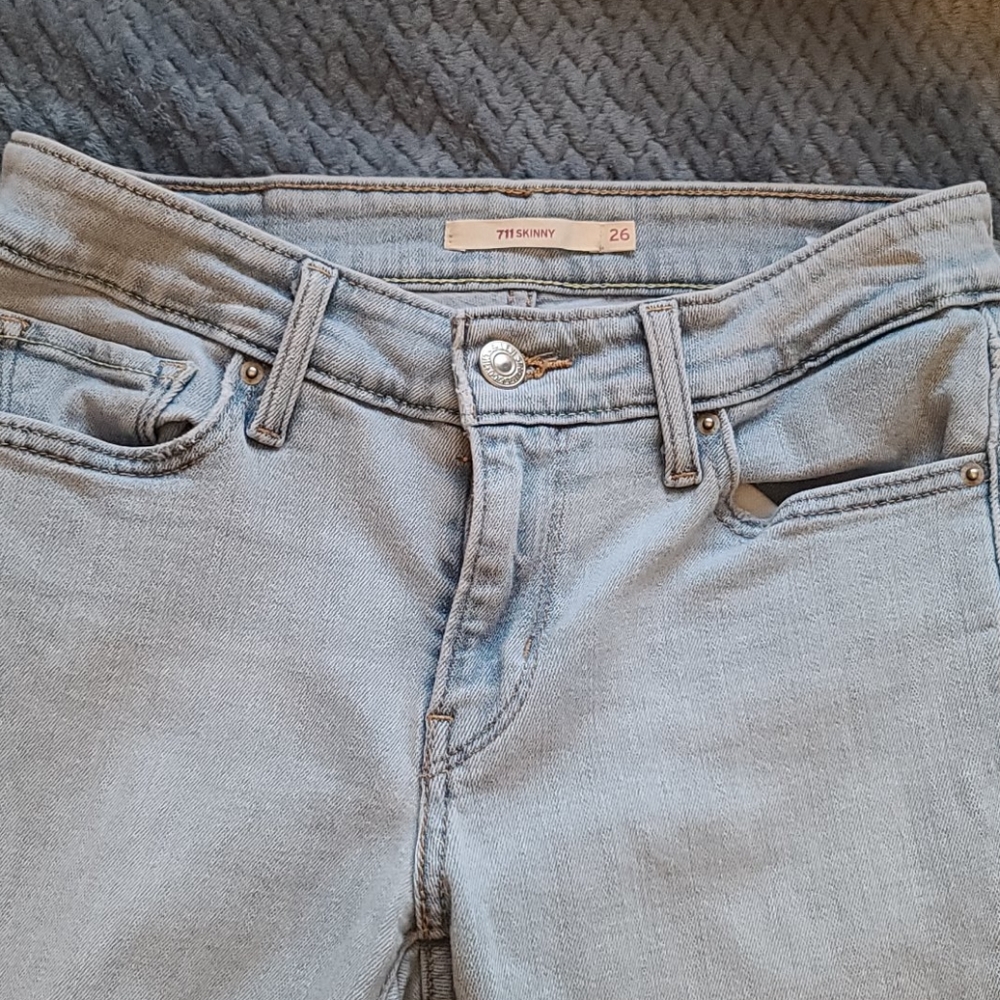 Levi 711 skinny fit size 26